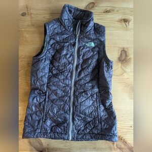 The North Face Women's Quilted Vest in Purple/Gray with Mint Logo